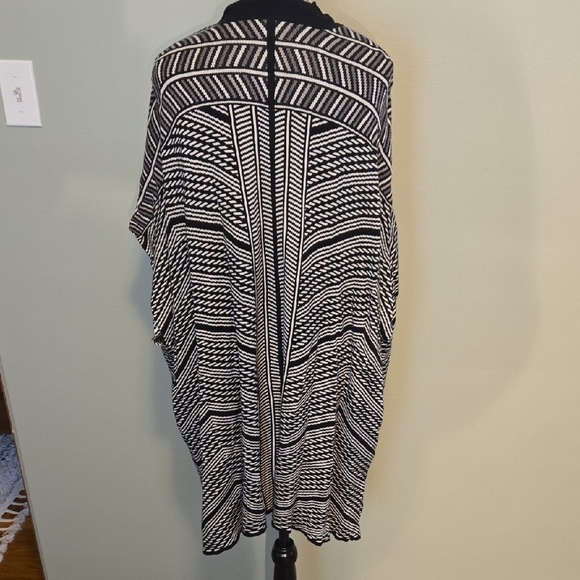Black and White Striped Poncho - Picture 3 of 6